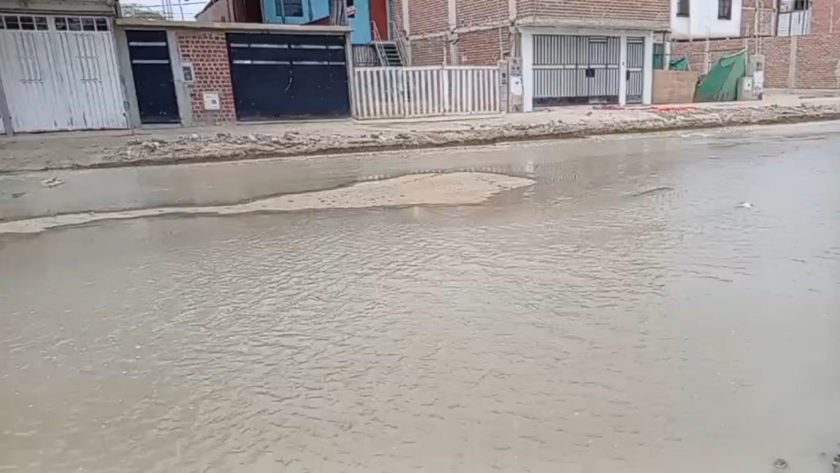 Según el vecino, el aniego empezó en la urbanización Las Margaritas. 