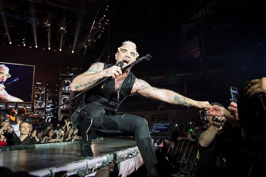 Entre los mayores éxitos de Robbie Williams destacan himnos como 'Angels', 'Rock DJ' y 'Supreme'.
