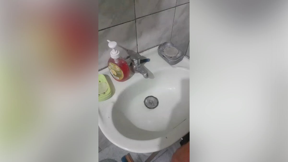 Antonio cuenta que ellos ya tenían problemas con la baja presión de agua en la zona; sin embargo, hace días la falta de agua preocupó tremendamente a los vecinos. 