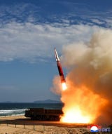 Corea del Norte dijo este martes que probó con éxito un nuevo sistema armamentístico el pasado domingo, jornada en la que Seúl detectó el lanzamiento de dos misiles balísticos de corto alcance, en un ensayo supervisado por el líder norcoreano, Kim Jong-un.