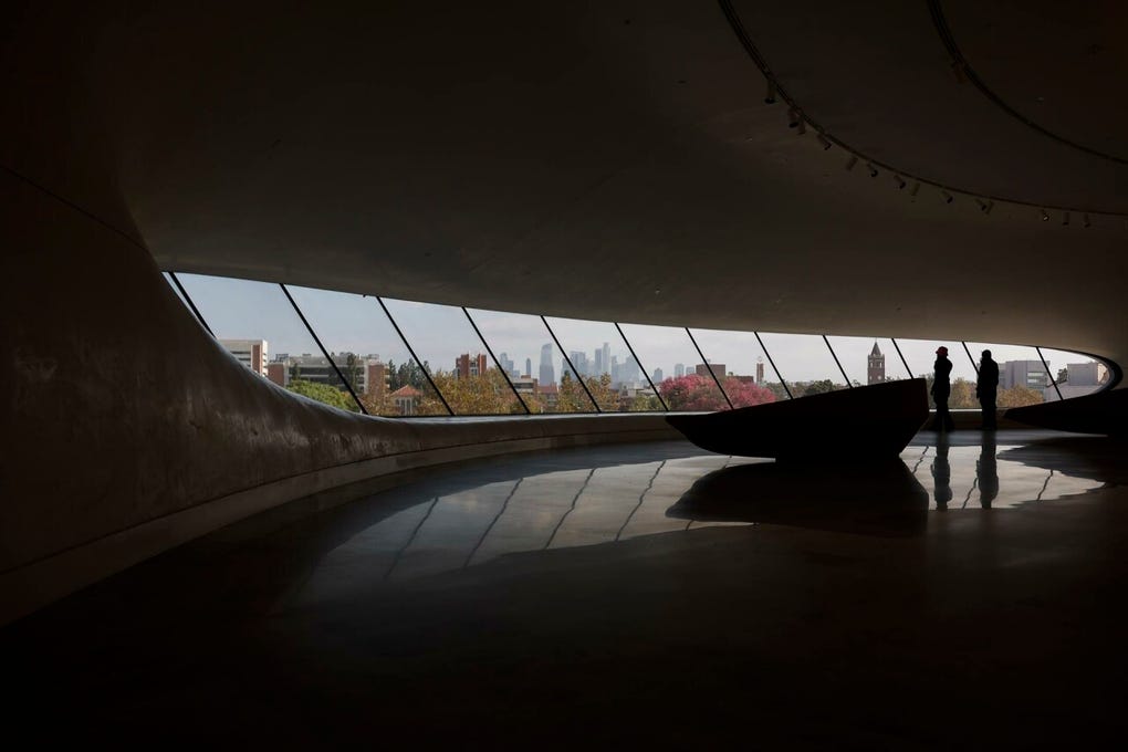 El coloso museo de George Lucas también rinde un homenaje al arte inmaterial y los grandes tesoros imposible de trasladar, como parte de una forma de acercar el arte universal al público a través de la tecnología.