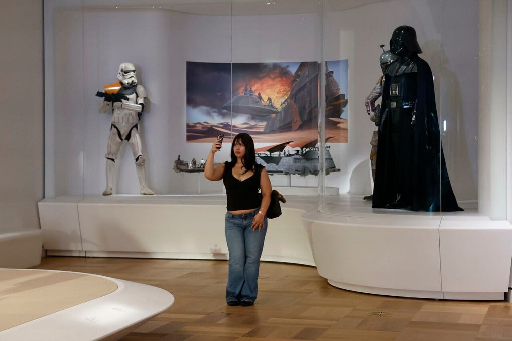 El Museo alberga además una colección exhaustiva de utilería, obras de arte y objetos de dos de las franquicias cinematográficas más queridas de la historia: Star Wars e Indiana Jones.