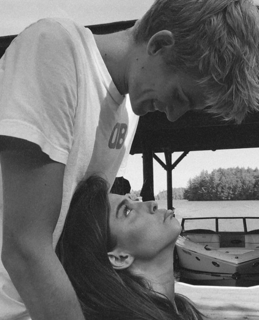 La modelo Charlotte D’Alessio difundió románticas fotos con Presley Gerber, hijo de Cindy Crawford.