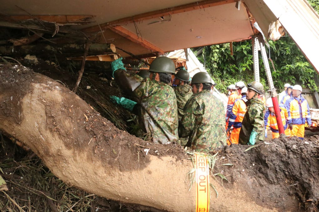 La agencia de gestión de desastres contabilizó además daños en 659 viviendas, entre ellas 22 destruidas y diez semidestruidas, mientras 590 sufrieron inundaciones y otras 37 sufrieron daños parciales.