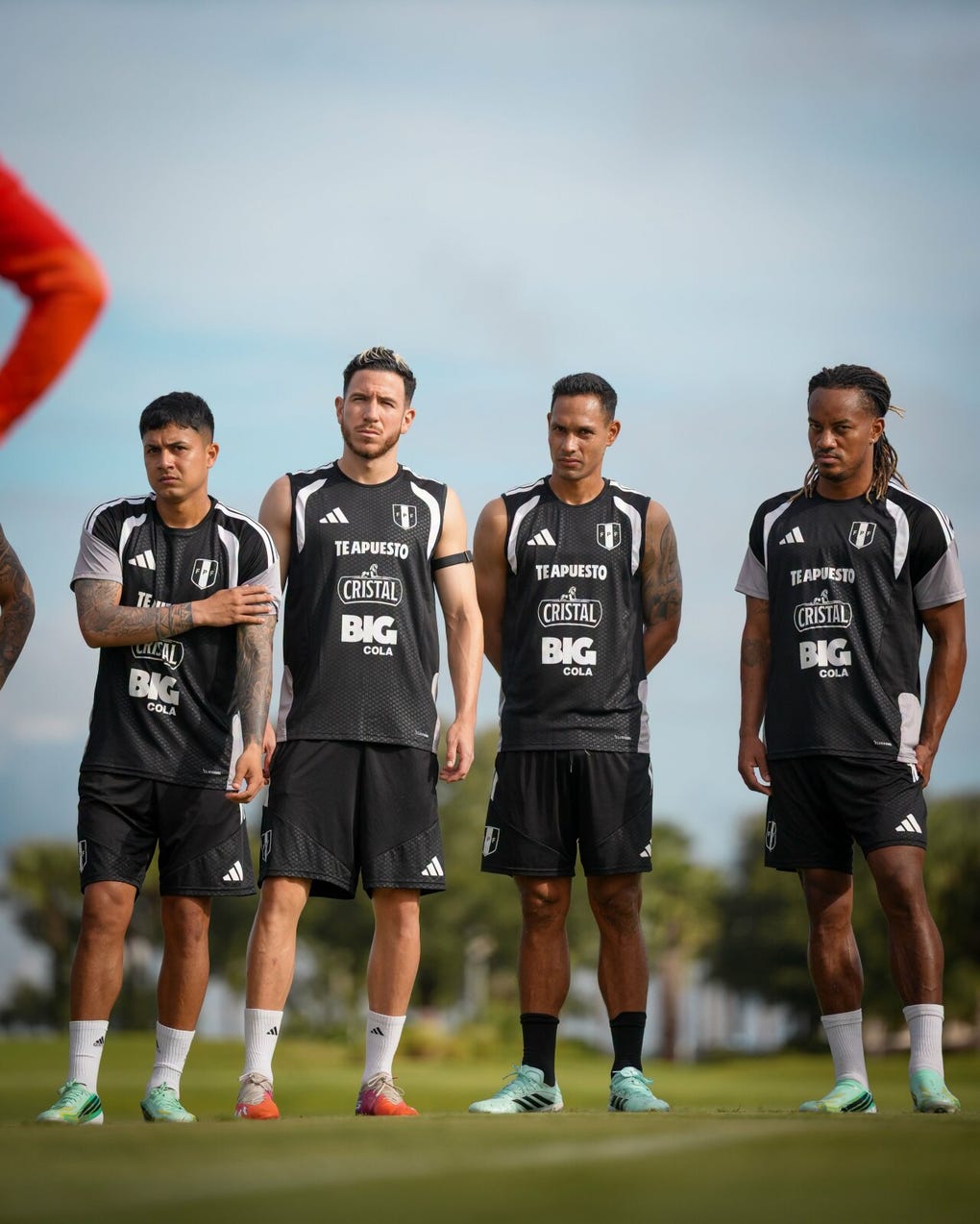 Renzo Garcés es uno de los fijos en la defensa de la bicolor.