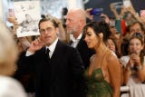 La empresaria encontró un equilibrio entre discreción y sensualidad, convirtiendo su aparición junto a <strong>Brad Pitt</strong> en uno de los momentos más comentados de la noche.