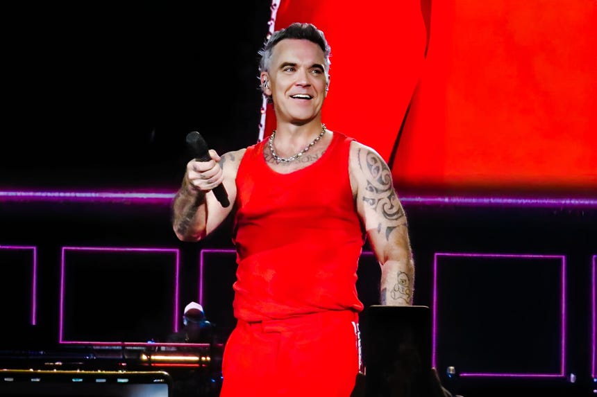 Robbie Williams se entregó al público peruano durante su esperado debut en Lima.
