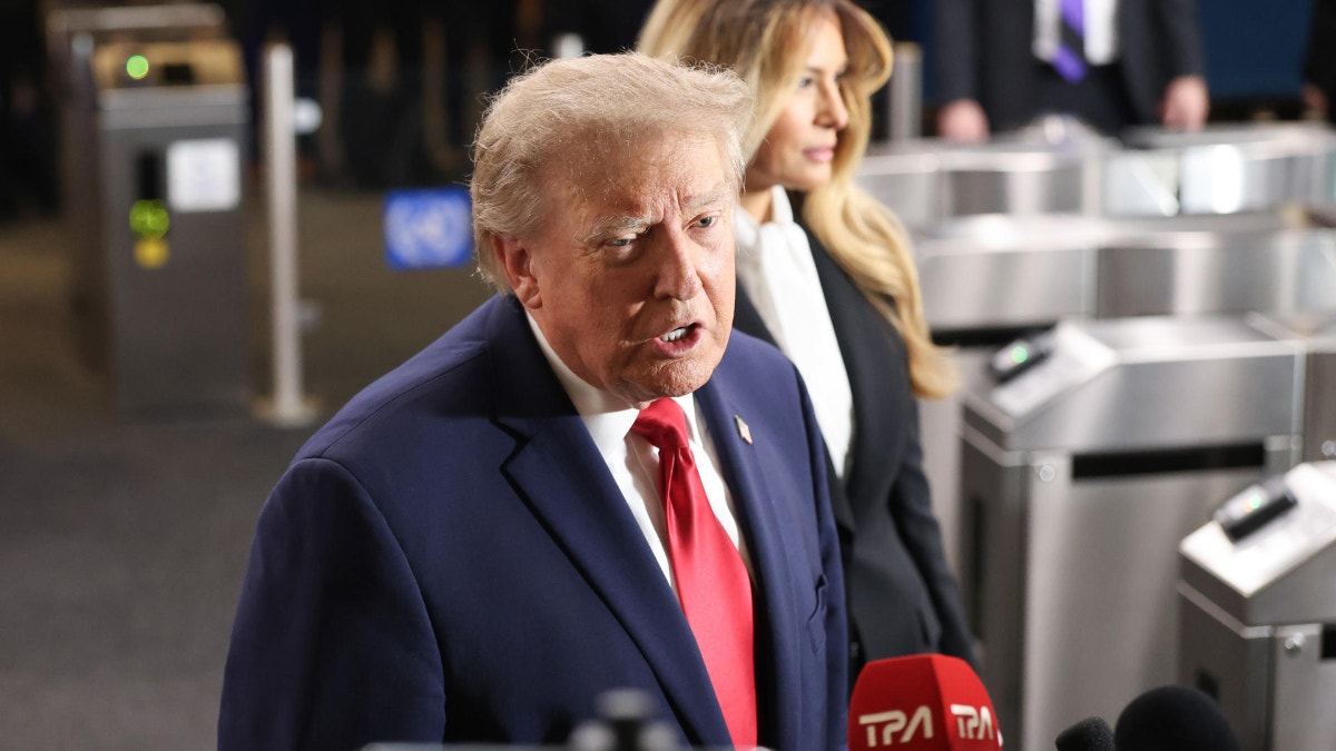 Un juez ordena a Trump devolver el acceso a la Casa Blanca a CNN, MS NOW y Politico