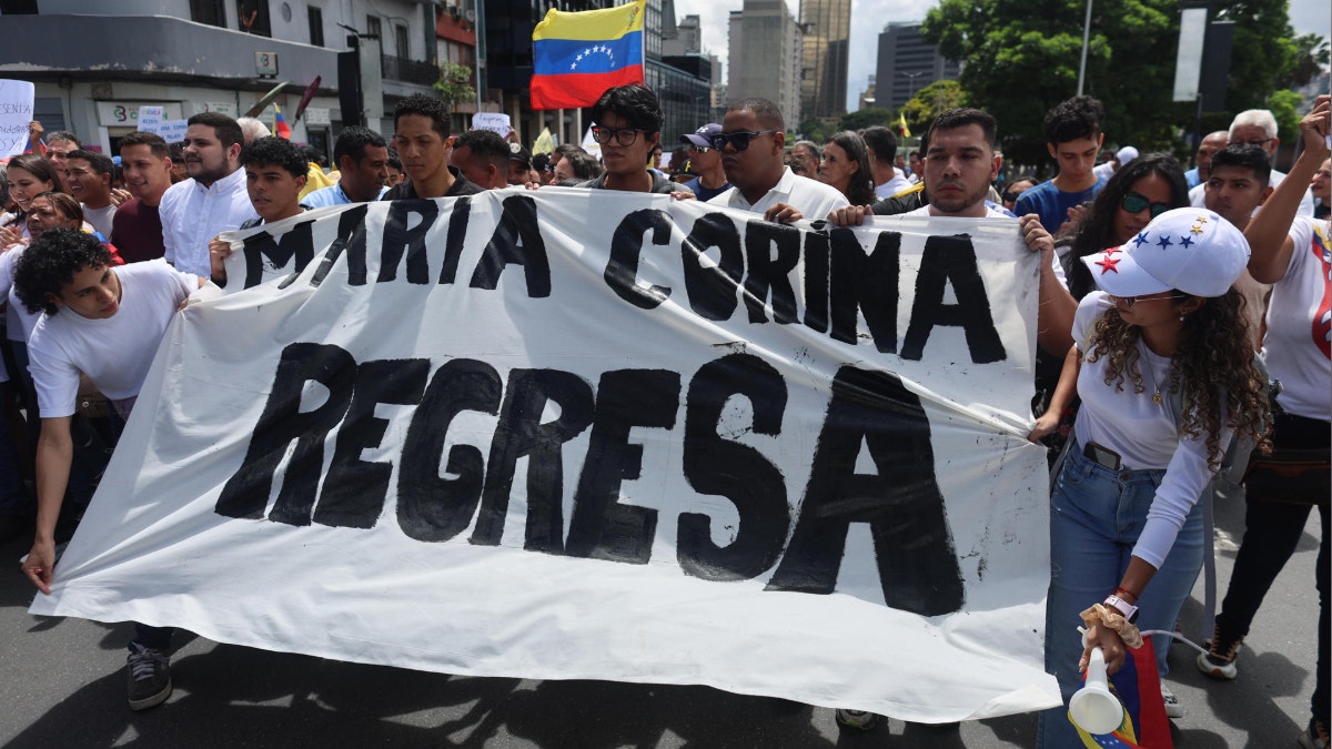 Opositores exigen que se permita el regreso de Machado a Venezuela y elecciones en 2027