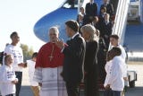 El Santo Padre mantendrá un primer encuentro con Emmanuel Macron en el salón de autoridades del aeródromo tras el recibimiento protocolario de jefe de Estado.