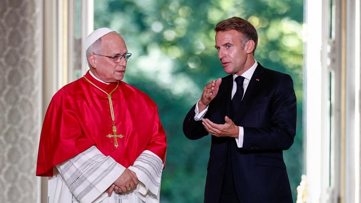 Emmanuel Macron pide ante el papa la creación de una organización internacional que regule la IA