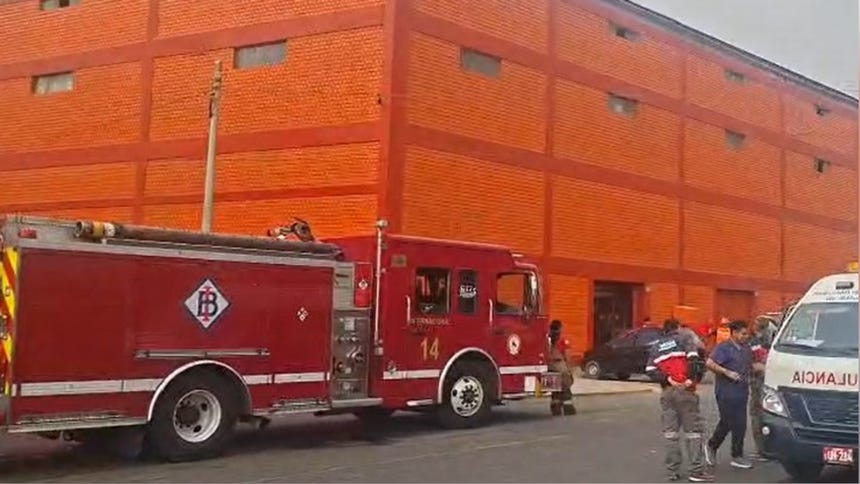 Cercado de Lima: fuga de ácido nítrico afectó a dos trabajadores de una empresa química