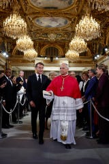 El presidente francés, <strong>Emmanuel Macron</strong>, defendió este viernes la laicidad francesa al dar la bienvenida al <strong>papa León XIV</strong> en el Palacio del Elíseo, durante el inicio de la visita del pontífice a <strong>Francia</strong>.