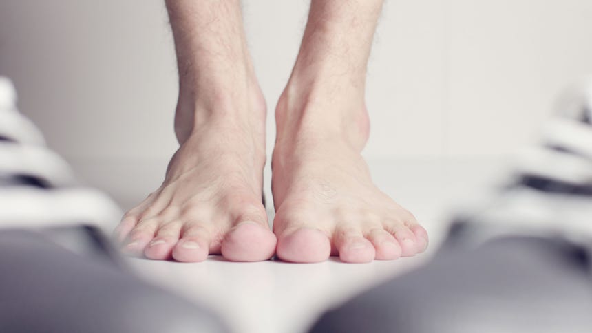 ¿Es cierto que los pies crecen a medida que envejecemos?