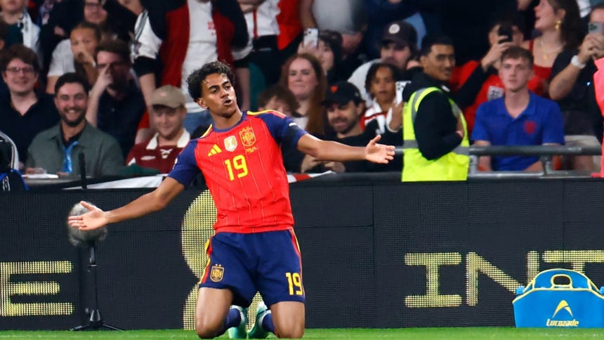 Gol de España: 'blooper' de defensa de Inglaterra acaba en una mágica definición de Lamine Yamal [VIDEO]