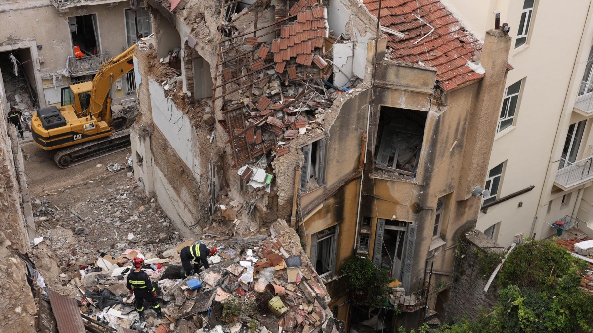 Edificio de Atenas se derrumbó tras explosión de gas: hay al menos seis fallecidos