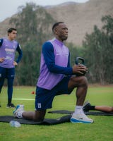 Luis Advíncula.