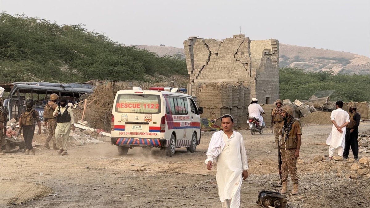 Atentado suicida con coche bomba en el noroeste de Pakistán deja 12 muertos