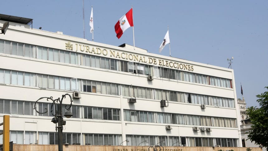¿Puede el JNE entregar credeniales a alcaldes que postulan como primeros regidores? Esto dice especialista