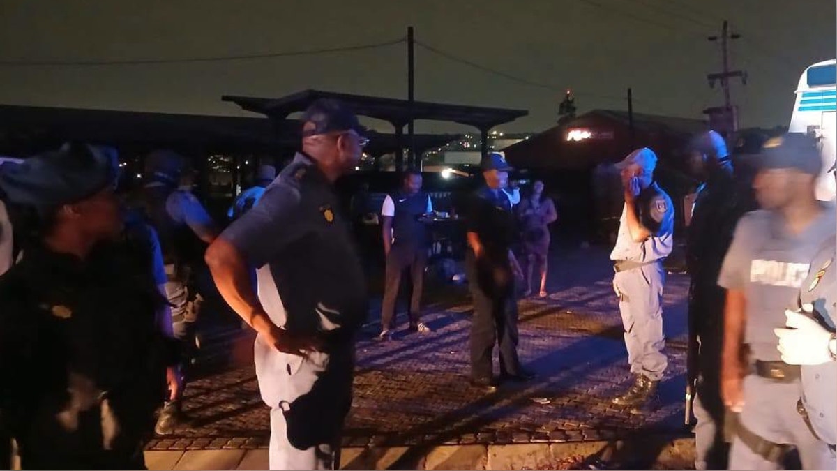 Al menos 27 muertos en dos tiroteos en una taberna y un local de ocio de Sudáfrica