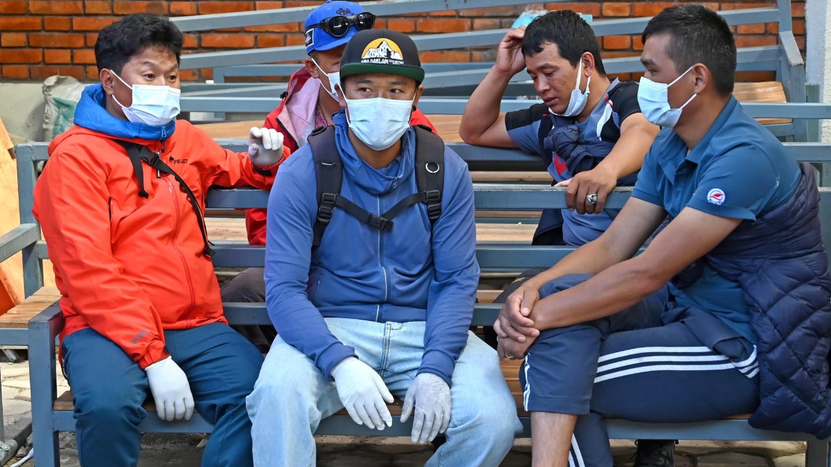Al menos cuatro muertos y 12 desaparecidos en Nepal tras un alud en la base del pico Himlung