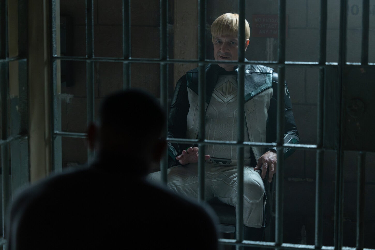 Nathan Fillion en 'Lanterns' Nathan Fillion interpreta a Guy Gardner, miembro del Cuerpo de Linternas Verdes y de la Justice Gang.
