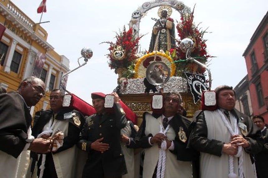 San Martín de Porres fue contemporáneo de Santa Rosa. 