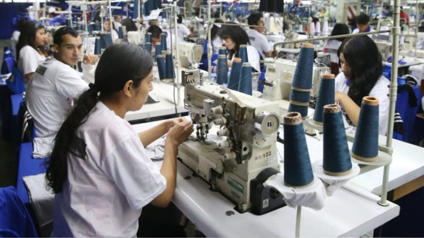 Sueldo mínimo sube S/ 100: economistas debaten entre posible pérdida de empleos o la reposición por el costo de vida