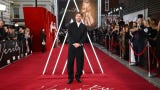 <strong>Dakota Johnson</strong> interpreta a Lowen, quien llega a la propiedad de los Crawford y descubre secretos que la acercan a la familia.
