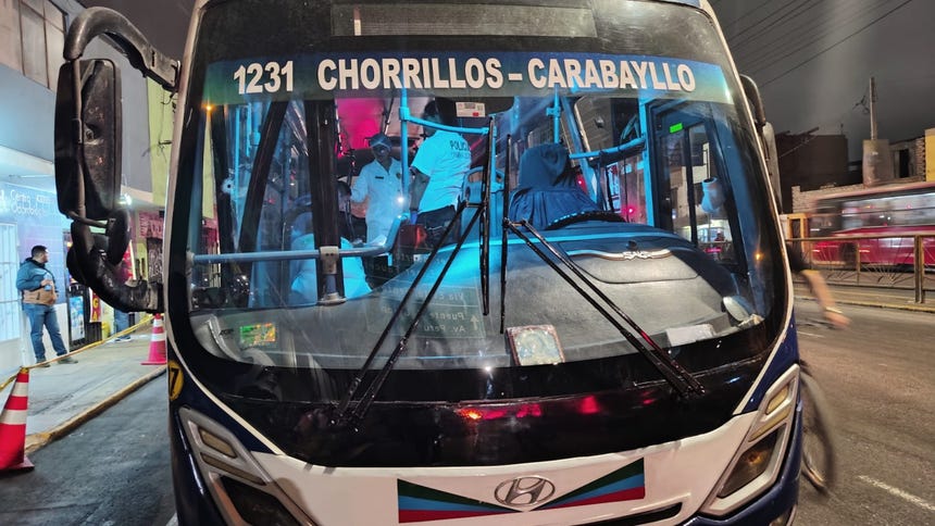 Cercado de Lima: dan de alta a pasajera y conductor heridos en ataque a bus de la empresa Machu Picchu