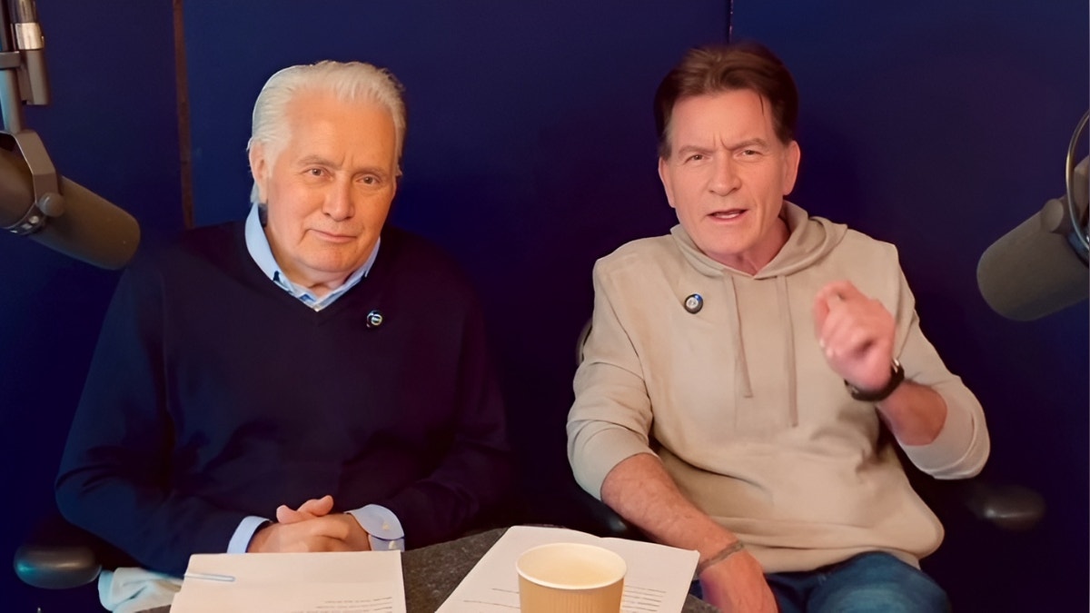 Charlie Sheen regresa a las comedias de televisión junto con su padre Martin Sheen en 'Happy Jack'