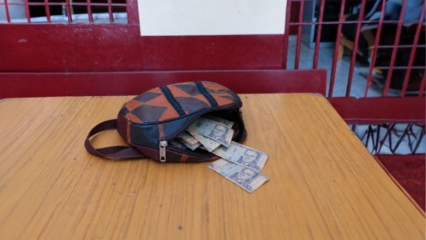 Arequipa: INPE interviene a interno con más de 40 mil soles durante requisa en penal