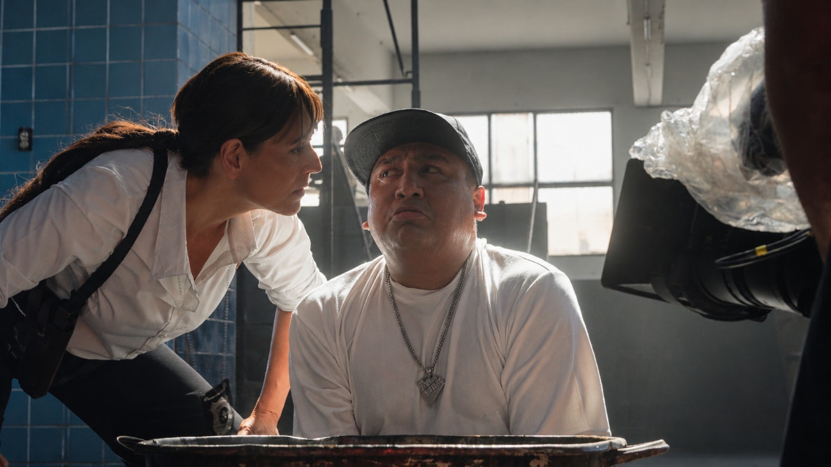 Jorge Luna e Itziar Ituño, la inspectora de 'La Casa de Papel', protagonizan escena inspirada en la serie de Netflix