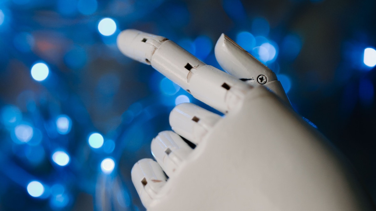 Florida pide a una corte que frene los nuevos modelos de OpenAI y vete ChatGPT a menores