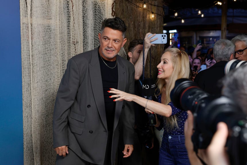 Alejandro Sanz presentó 'El Alma al Aire' en Madrid, acompañado por sus hijos, familiares, amigos y colegas.