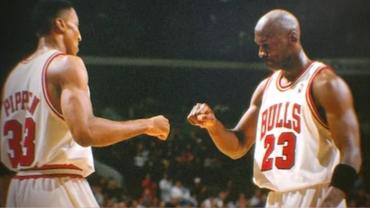 Una camiseta de Michael Jordan usada en las Finales de 1998 se vende por 12,26 millones