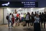 Inicialmente y ante la negativa de algunos pasajeros de volar con la compañía emiratí, Israel trató de fletar un segundo avión que les recogiera en Tabuk y les devolviera al país, pero las autoridades saudíes rechazaron el acceso del avión israelí, según el diario israelí YNet.
