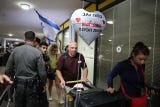 En el aeropuerto esperaban a los pasajeros equipos de paramédicos del servicio de emergencias de la Estrella de David Roja, según anunció previamente la organización en un comunicado.