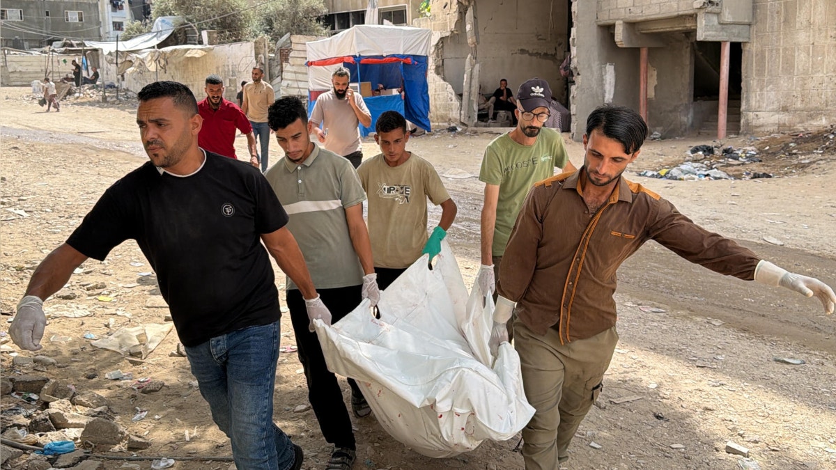Ejército de Israel mata a 5 personas en un ataque contra un vehículo de transporte de viajeros en Gaza
