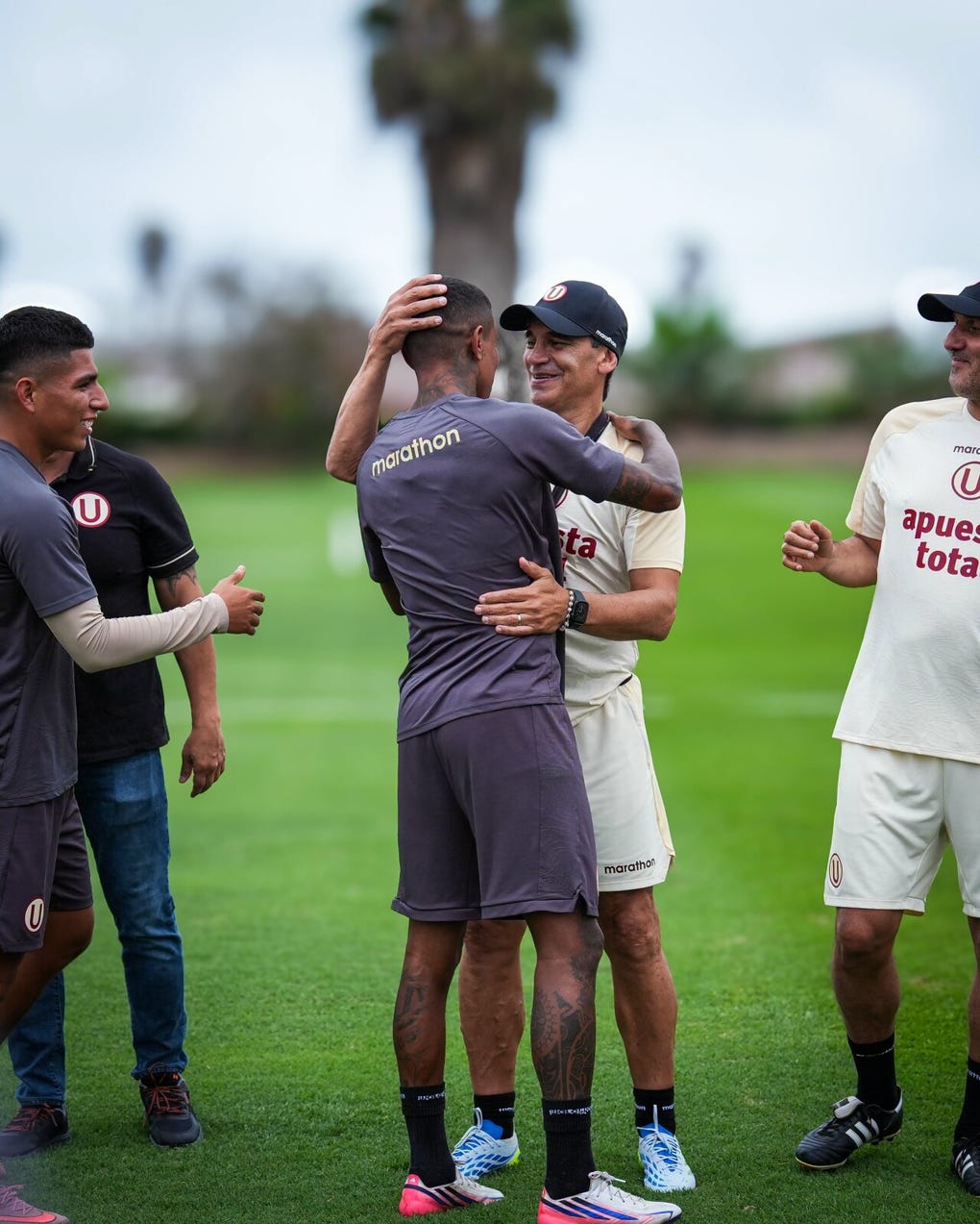 La estrecha relación entre Bustos y algunos jugadores de la U.