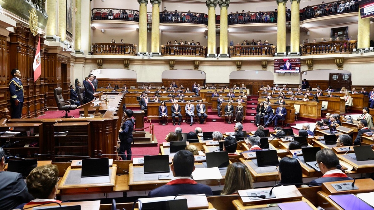 Congreso inicia sesión de Comisión de Constitución para continuar debate sobre facultades legislativas