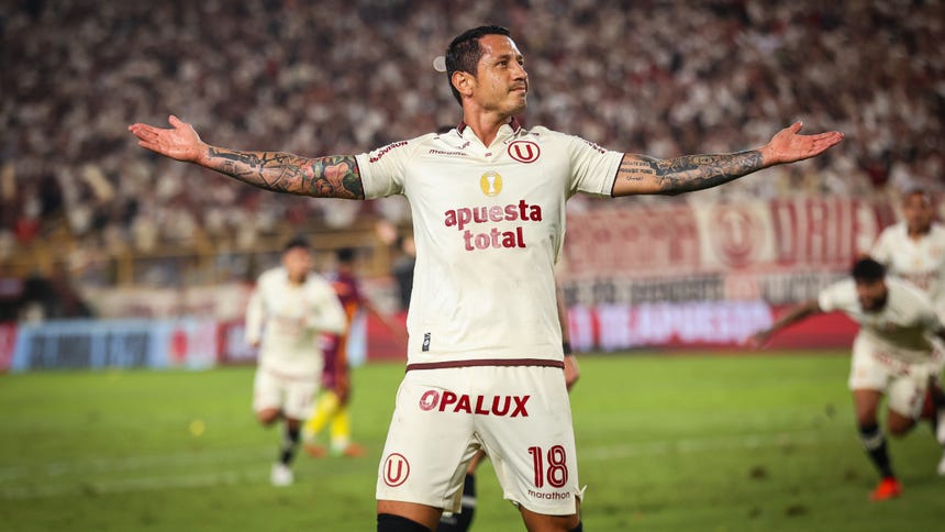 Fabián Bustos sobre dirigir a Gianluca Lapadula en Universitario: "Tiene trayectoria y hay que aprovecharlo"