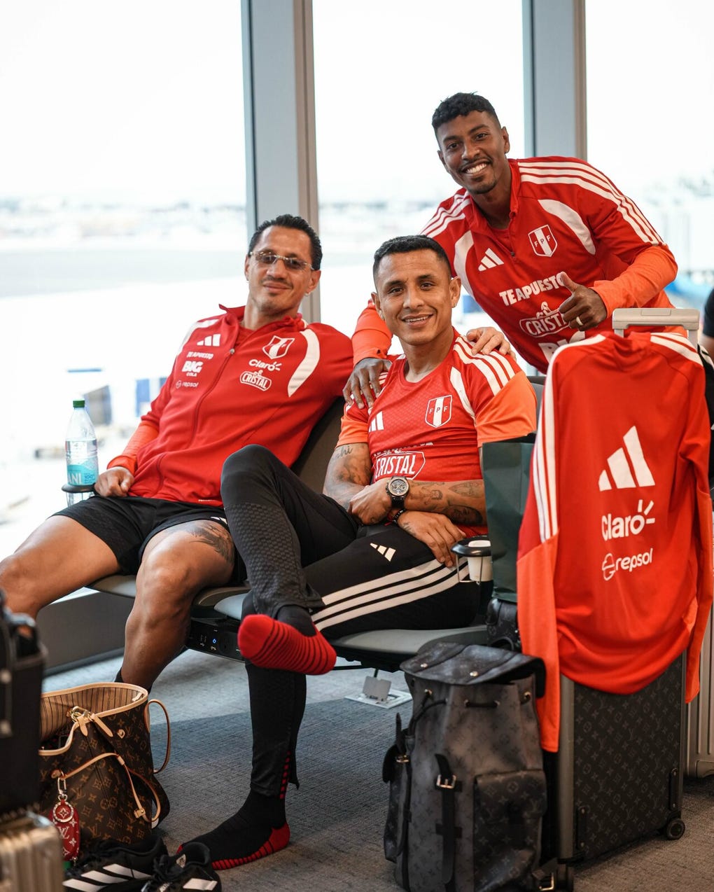 Llegó la 'Bicolor': la Selección Peruana ya está en Canadá para el amistoso en Montreal [FOTOS] - Foto 1