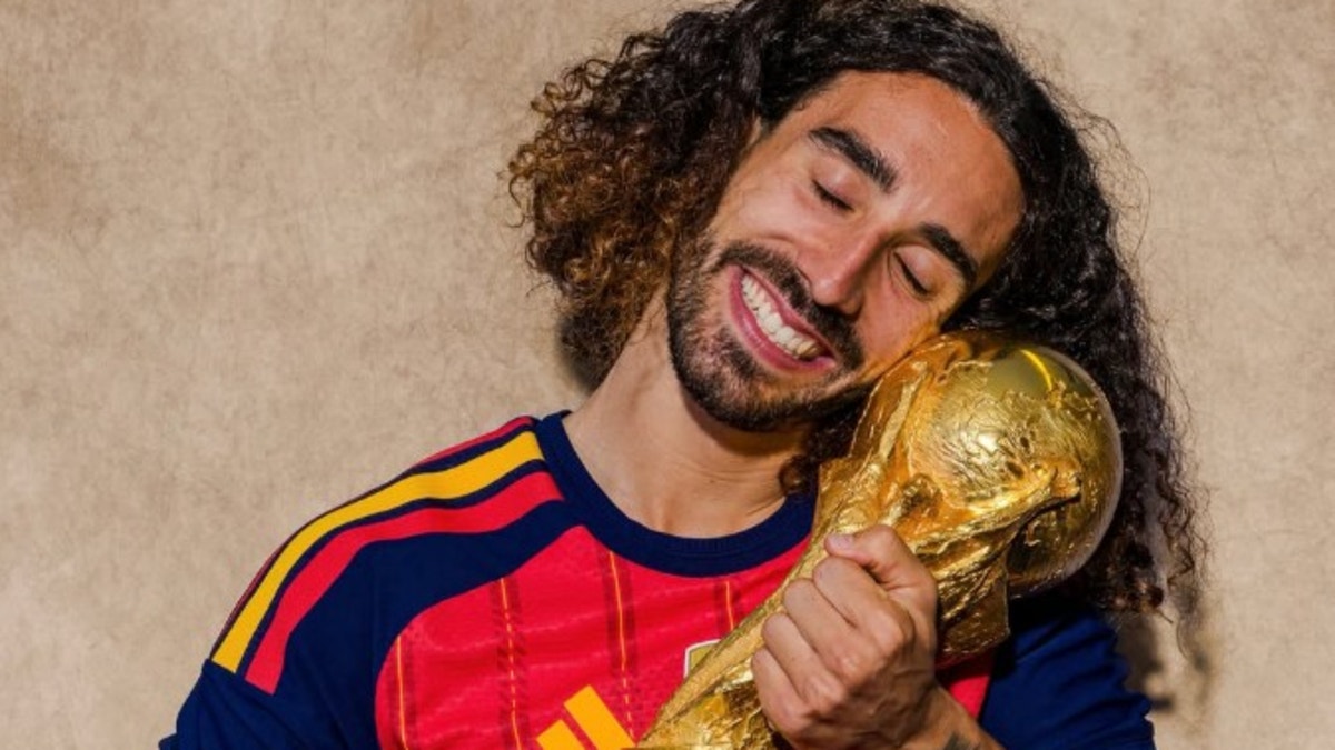 Cucurella bromea con el Balón de Oro: "Me votaría a mí mismo"