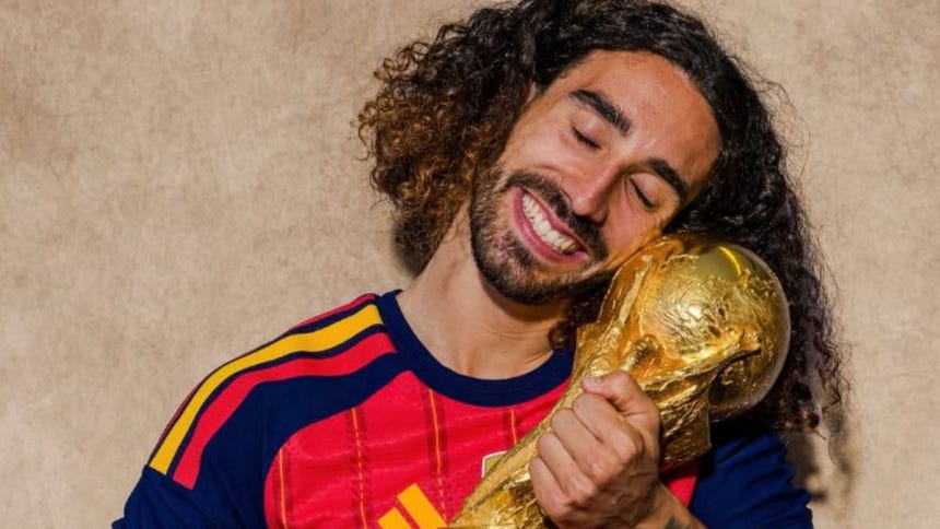 Cucurella bromea con el Balón de Oro: "Me votaría a mí mismo"