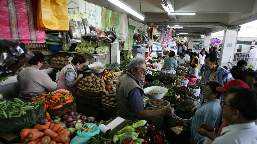 Fenómeno El Niño Costero golpea los precios de los alimentos: tomate, arveja y choclo suben en setiembre y presionan la inflación