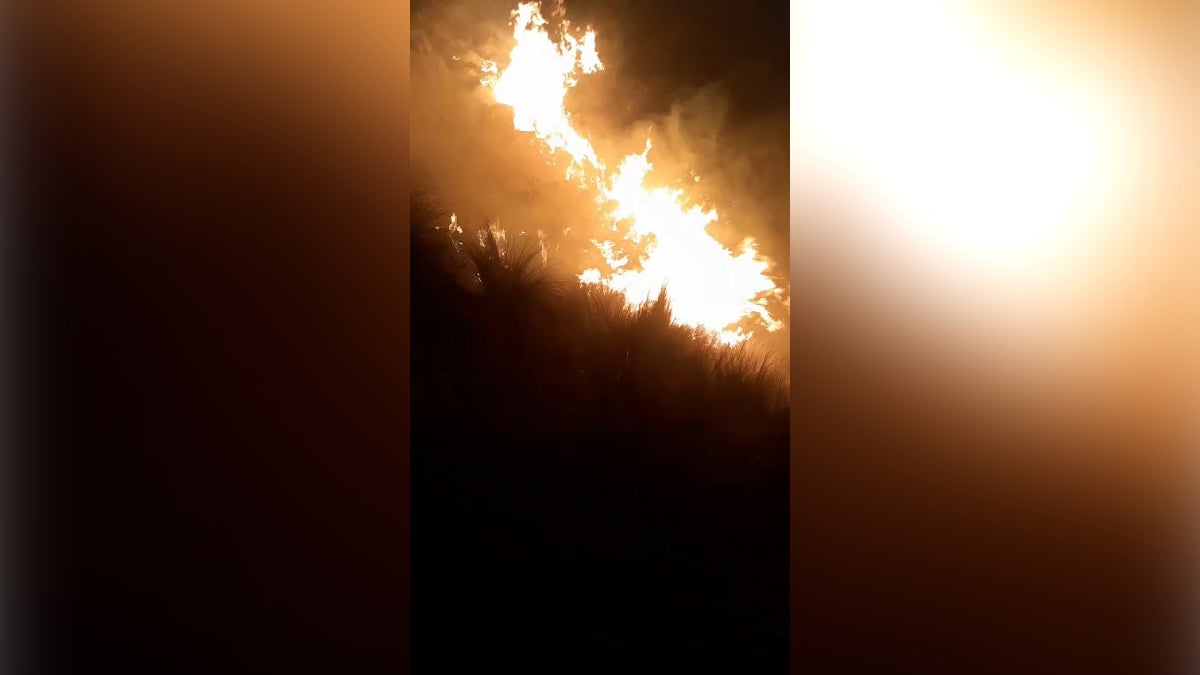 Varios pobladores se dirigieron ayer a combatir el incendio forestal, pero no han retornado. 