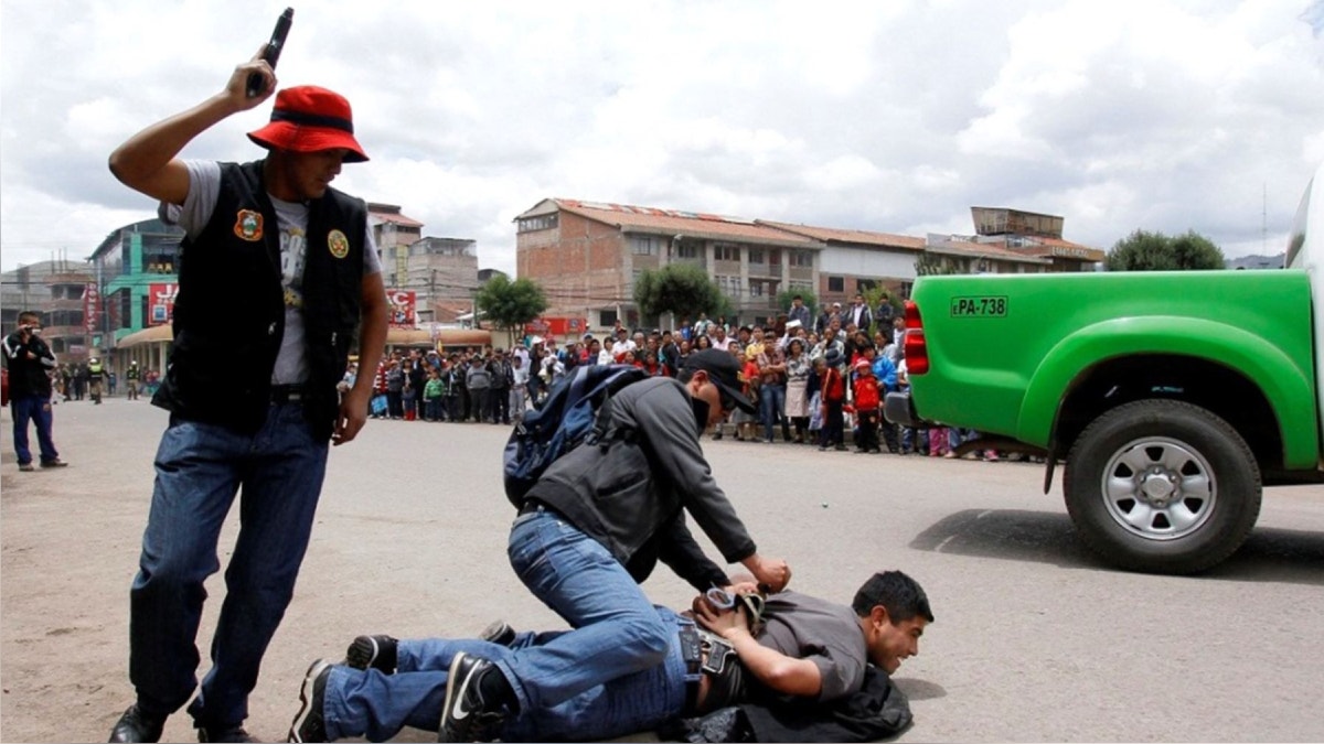El 67 % de peruanos considera que el país está perdiendo la batalla contra el crimen organizado, revela Latinobarómetro 2026