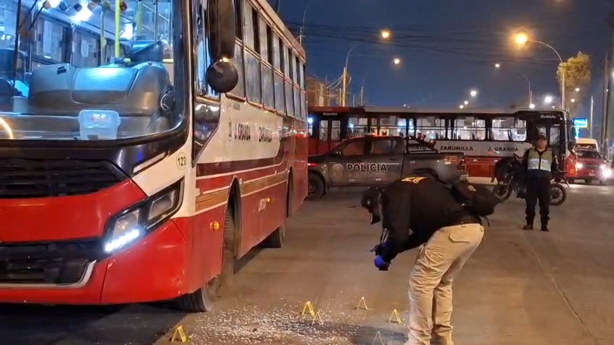Transportistas de la empresa 'El Triángulo' no saldrán a trabajar tras asesinato de chofer en Villa El Salvador