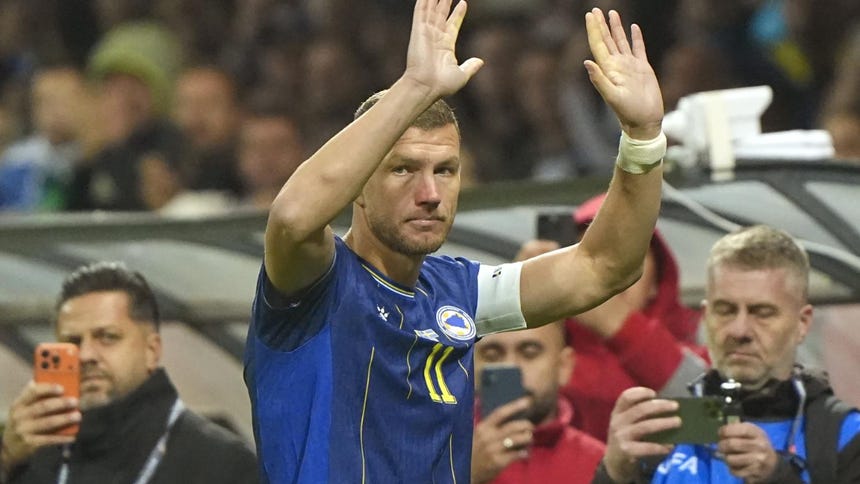 Edin Dzeko jugó su último partido con Bosnia y Herzegovina: así fue la emotiva despedida del legendario delantero [FOTOS]